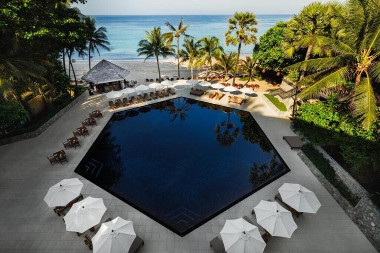 The Surin Phuket sekskantet pool