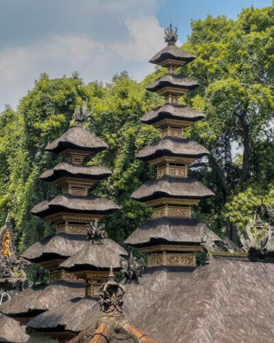 Tage i flere niveauer på templer i Ubud på Bali