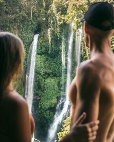 Alex & Victoria ved Sekumpul på Bali