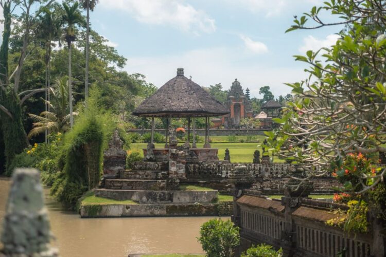 Vand rundt om Taman Ayun Temple
