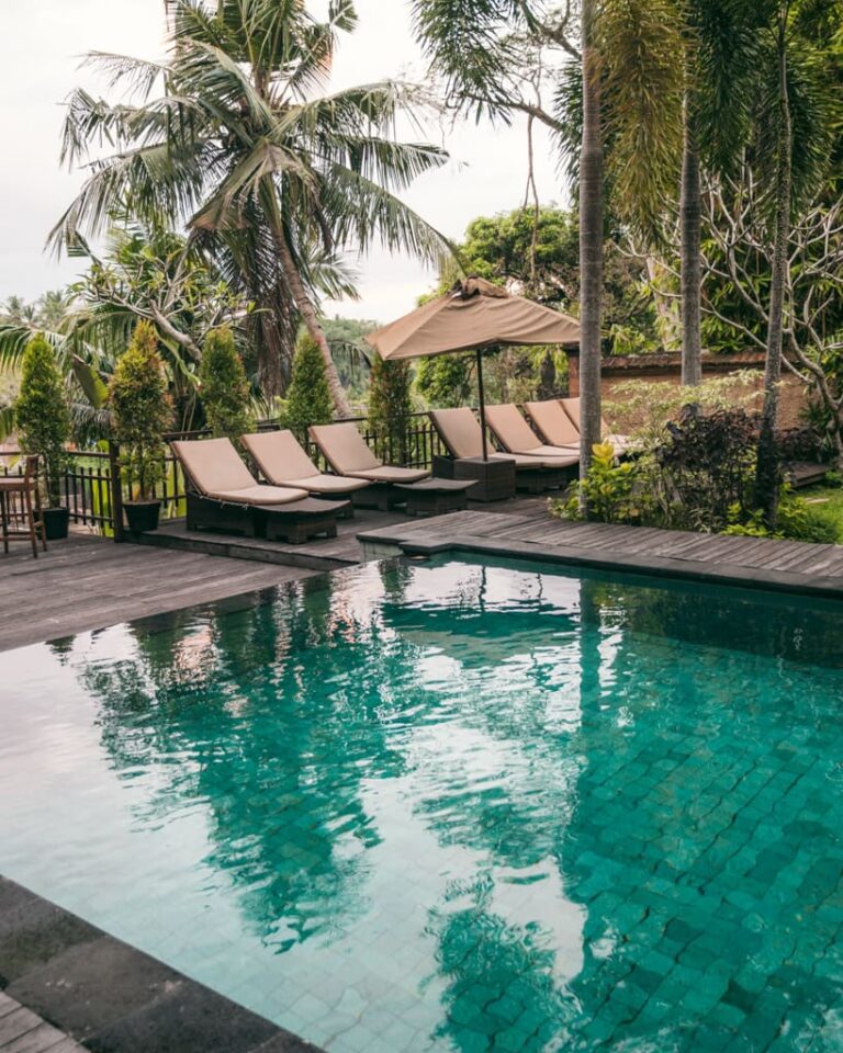 Pool hos Adiwana Svarga Loka i Ubud på Bali