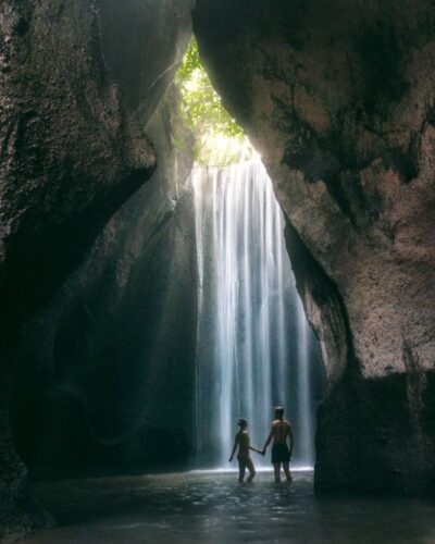Tukad Cepung-vandfaldet med flot lysindfald