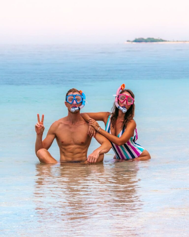Alex & Victoria med snorkelmasker på i Indonesien