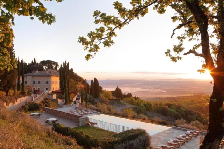 Rosewood Castiglion del Bosco med pool og udsigt