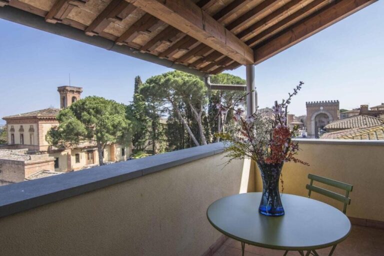 Hotel Italia med udsigt til Porta Camollia