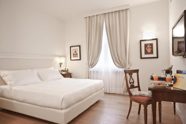 Lyst værelse hos Hotel Italia