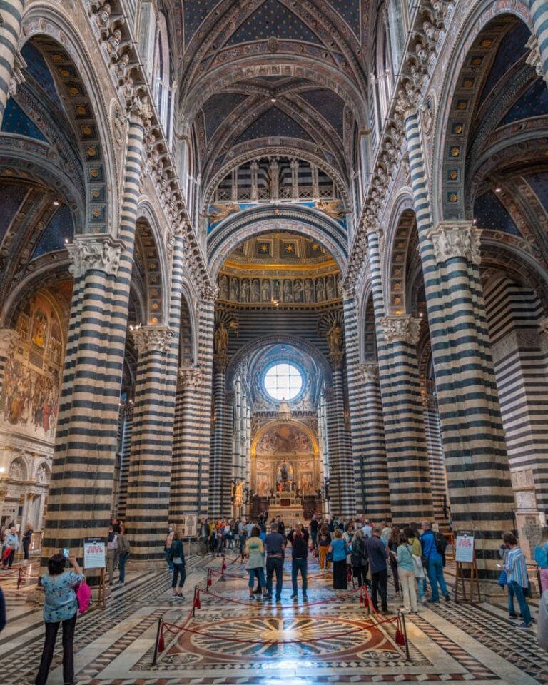 Il Duomo i Siena set indefra