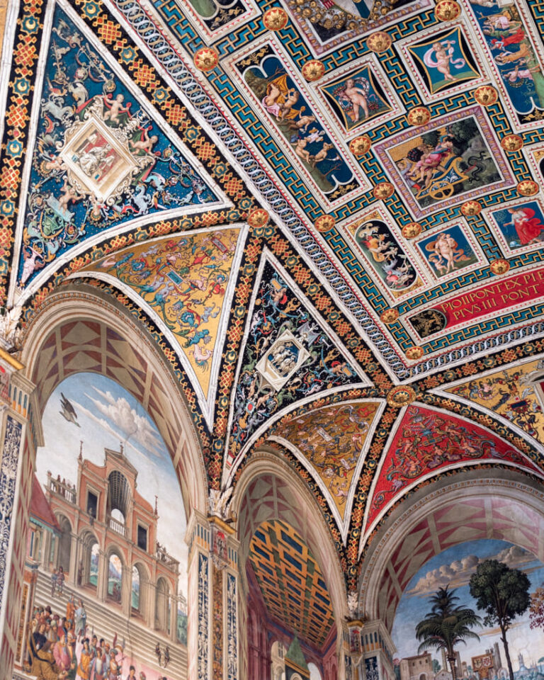 Farver og kunst i Piccolomini-biblioteket