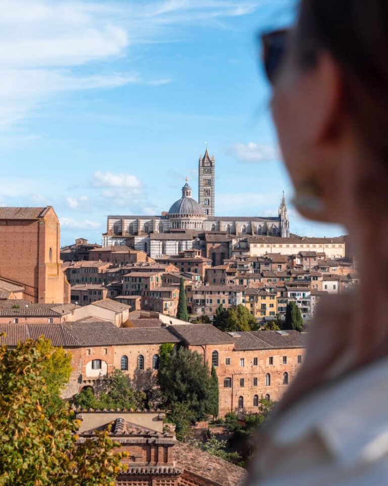 Udsigt mod domkirken i Siena med Victoria sløret i forgrunden