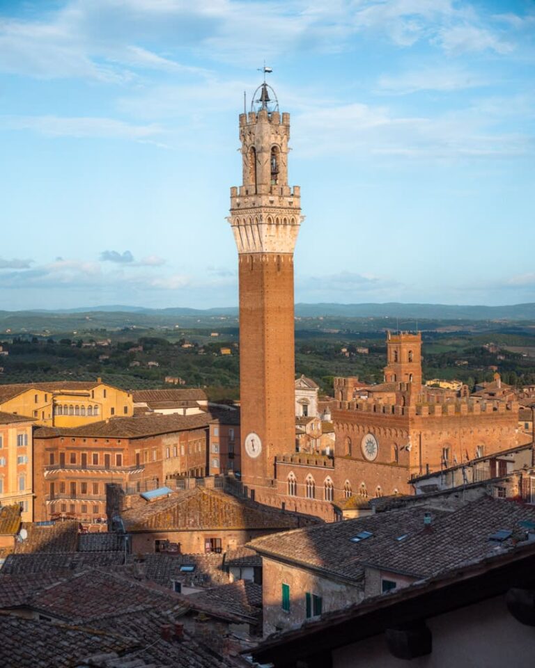 Torre del Mangia lige inden solnedgangen