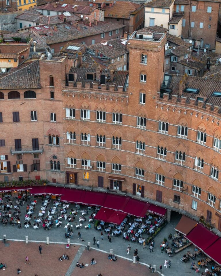 Piazza del Campo set fra toppen af Torre del Mangia