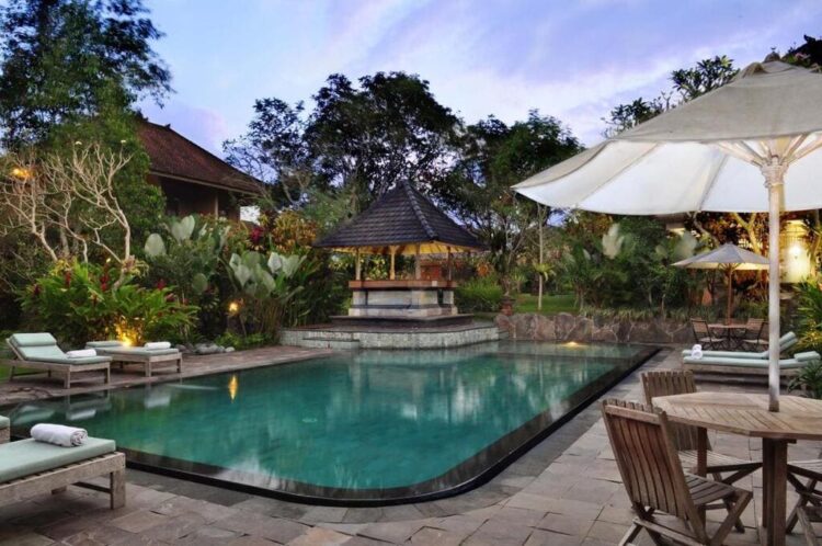 Poolen hos Sri Ratih Cottages i Ubud