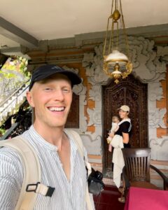 Alex & Victoria foran dobbeltværelse hos Ala's Green Lagoon