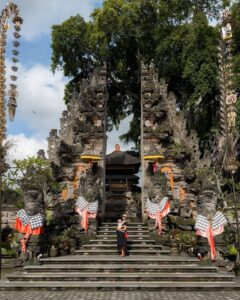 Victoria ved Dalem Ubud Temple