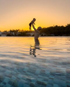 Solnedgang ved poolen