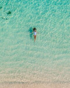 Dronebillede af Victoria i havet på Bali