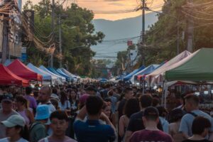 Sunday Walking Street Nght Market i Chiang Mai