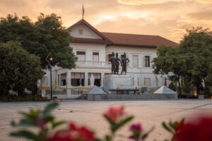 Statuen af de tre konger “Anusawari Sam Kasat” i Chiang Mai