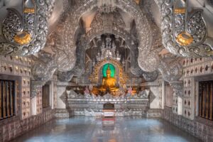 Inde i Wat Sri Suphan