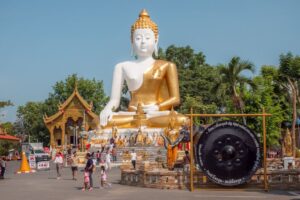 Den 17 meter høje buddha ved Wat Phra That Doi Kham