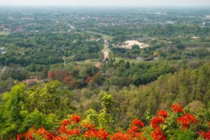 Udsigt til Royal Park Rajapruek fra Wat Phrathat Doi Kham