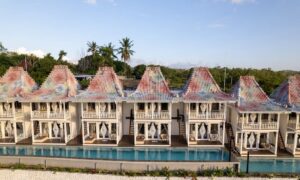 Pool og villaer hos Mambo Hill Resort