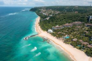 Nusa Dua dronebillede med strand og flot vand