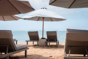 Strandstole i Sanur på sandet