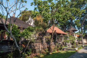 Tanjung Sari Temple set fra gadesiden