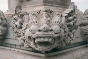 Rangda ved et tempel