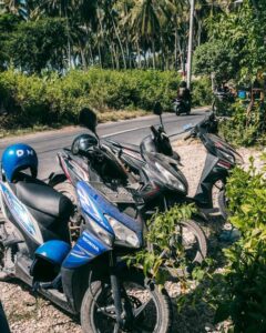 Scootere på Nusa Penida
