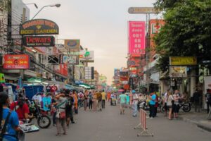 Khao San Road om aftenen