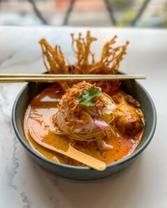 Khao soi-karryret fra Vistro i Bangkok
