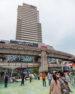 Siam Discovery Center i Bangkok med walkway
