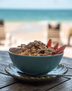 Smoothiebowlen hos Flow Beach Café på Ao Phai-stranden