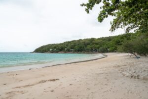 Øde strand på Koh Samet