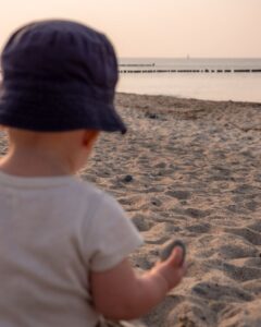 Baby på stranden i Heiligendamm