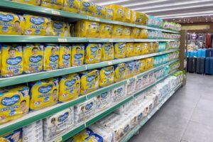 Bleer på hylde i supermarked på Bali