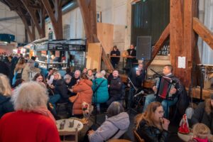 Livemusik i julemarkedet på Christiania