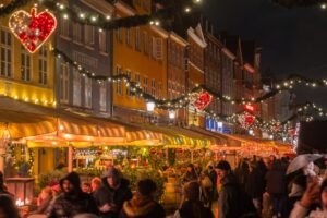 Julemarked i Nyhavn om aftenen