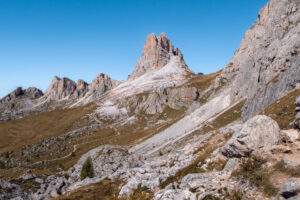 Rifugio Averau som set fra vandreruten fra Passo Giau