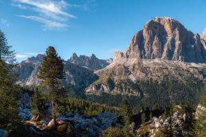 Bjergudsigt fra Cinque Torri i Dolomitterne