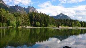Lago di Fiè, badesø i Dolomitterne