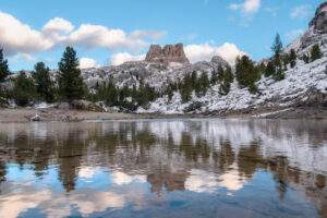 Flotte Lago di Limides med Tofana-massivet i baggrunden