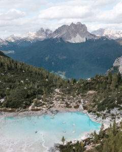 Lago di Sorapis i Dolomitterne set fra drone