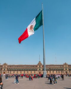Det mexicanske flag (La Bandera) på Plaza de la Constitucion i CDMX