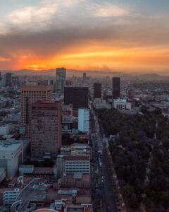 Udsigten fra Nivel 40 Skybar ved solnedgang