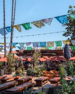 Farverige flag i Old Town San Diego State Historic Park