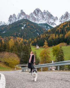 Victoria og kat på vejen